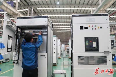 智能配電柜閃耀全球，盛隆電氣制造熱潮涌動